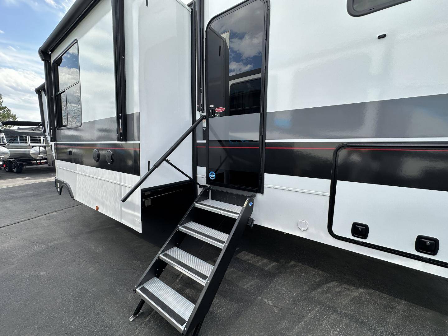 2025 Alliance RV 2025 Alliance RV Valor - thumbnail 13