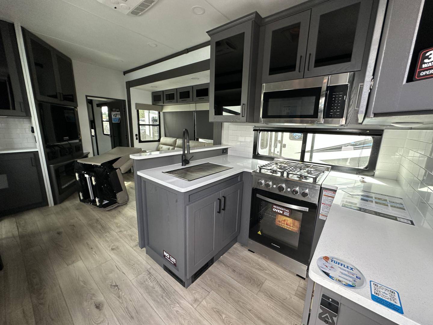 2025 Alliance RV 2025 Alliance RV Valor - thumbnail 16