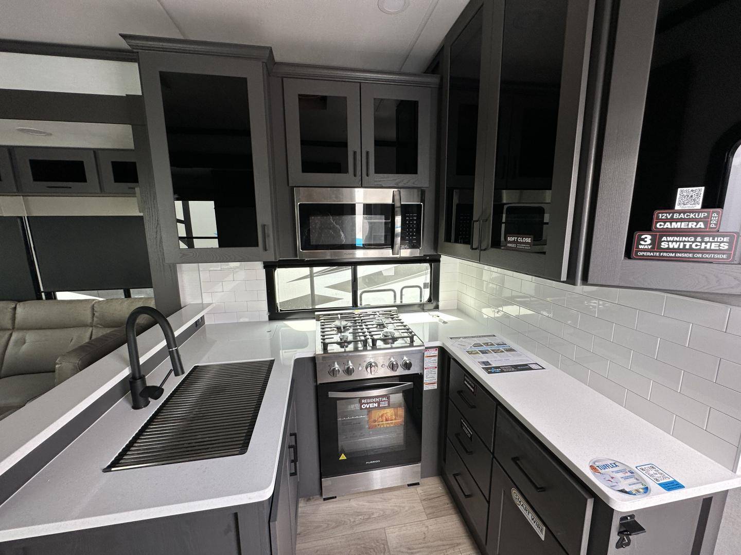 2025 Alliance RV 2025 Alliance RV Valor - thumbnail 17