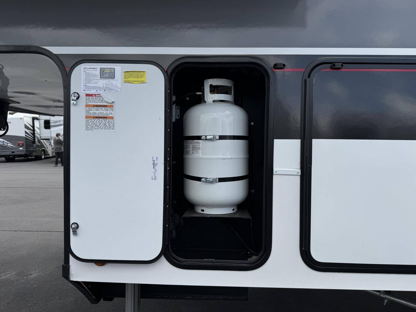 2025 Alliance RV 2025 Alliance RV Valor - thumbnail 7