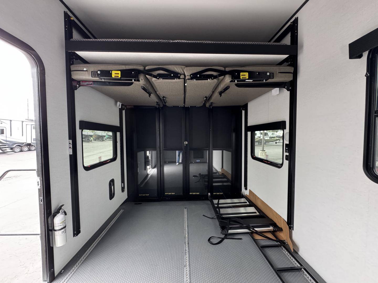 2025 Alliance RV 2025 Alliance RV Valor - thumbnail 11