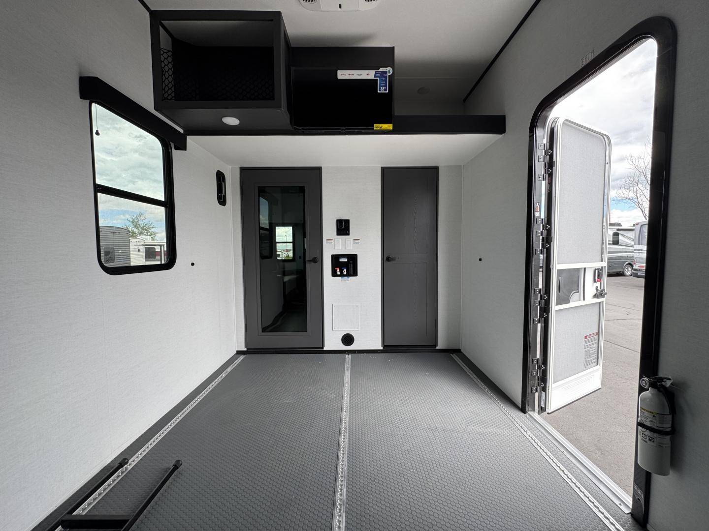 2025 Alliance RV 2025 Alliance RV Valor - thumbnail 12