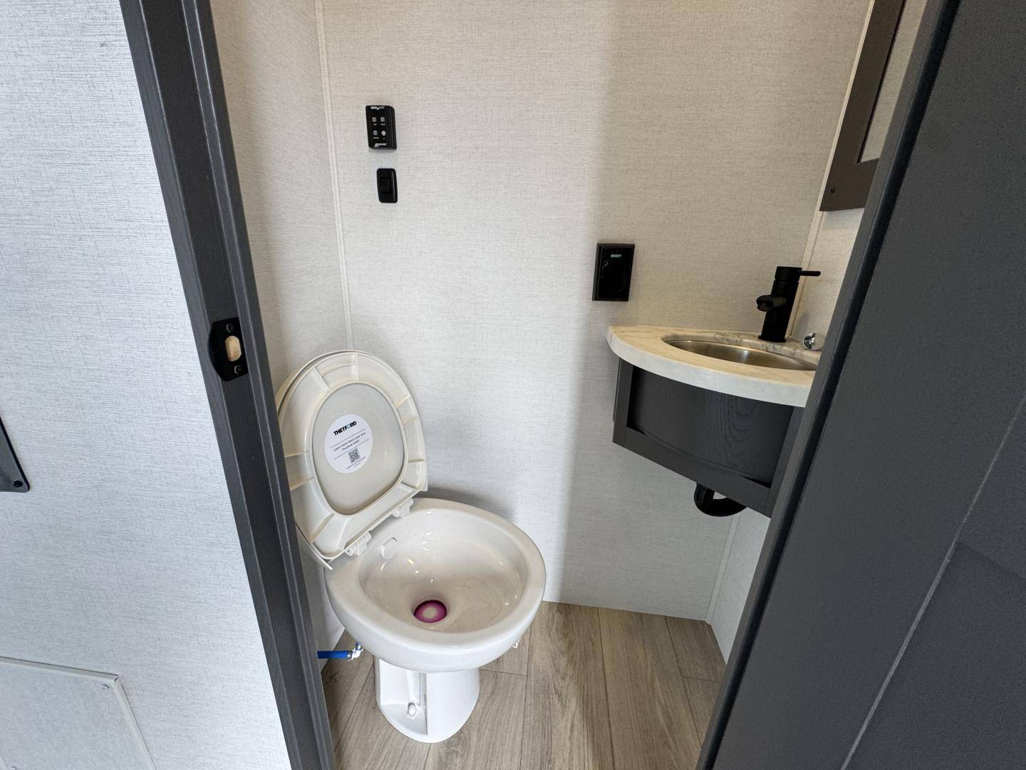 2025 Alliance RV 2025 Alliance RV Valor - thumbnail 13