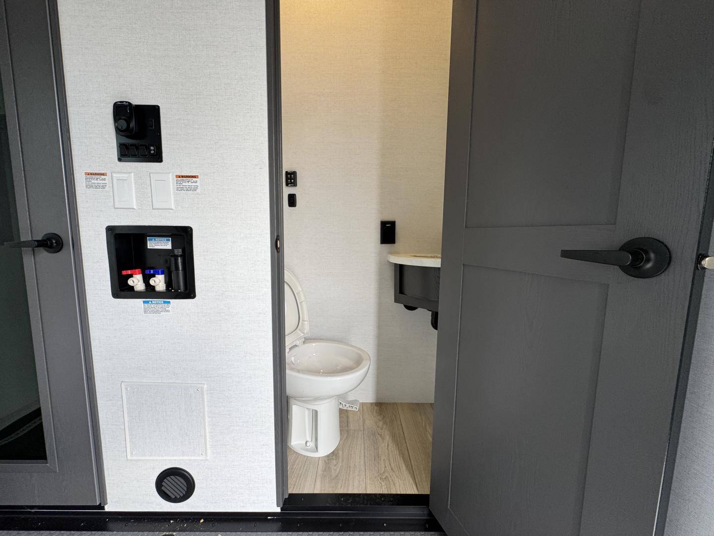 2025 Alliance RV 2025 Alliance RV Valor - thumbnail 15