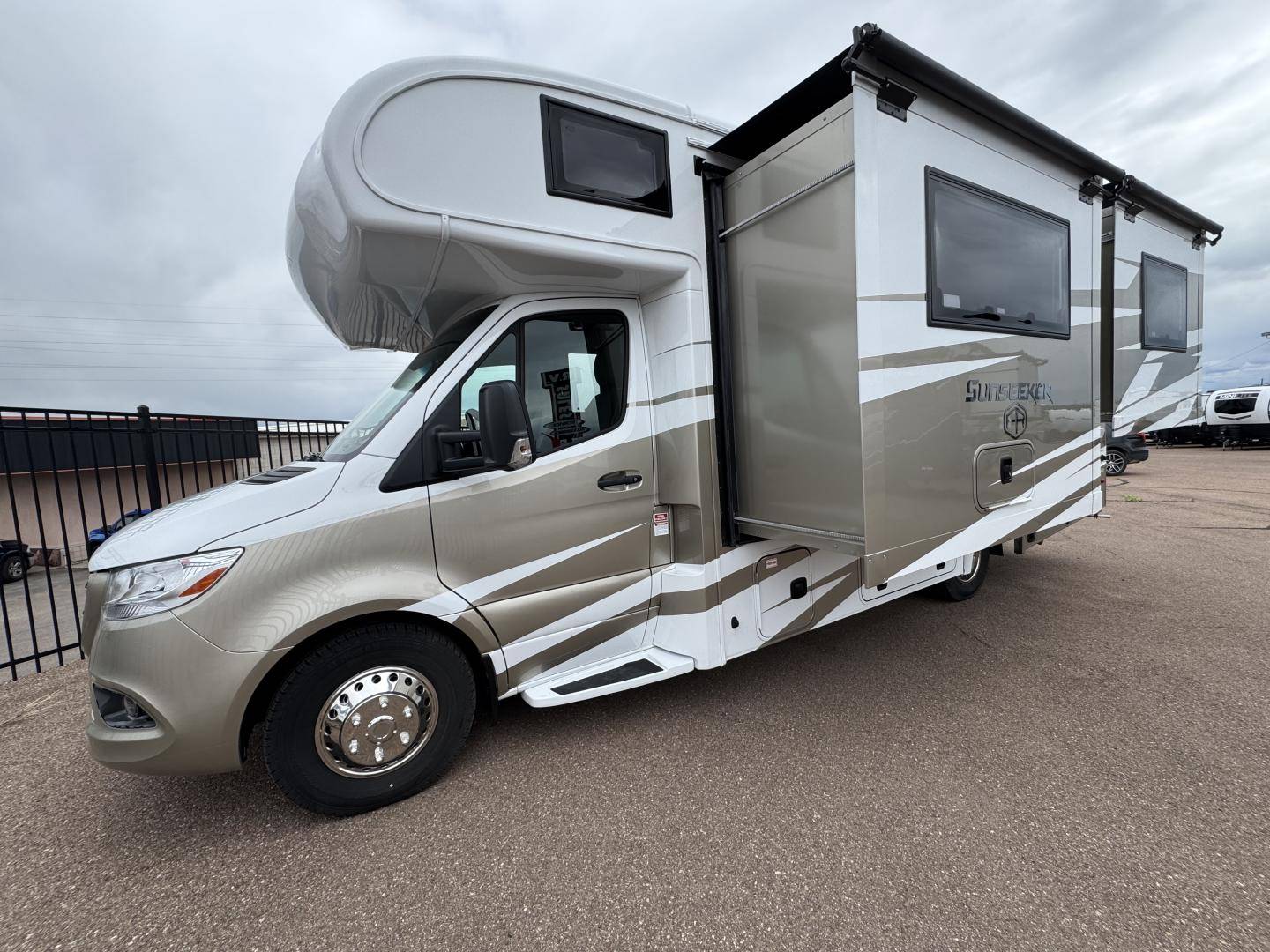 2025 Forest River RV 2025 Forest River RV Sunseeker - thumbnail 3