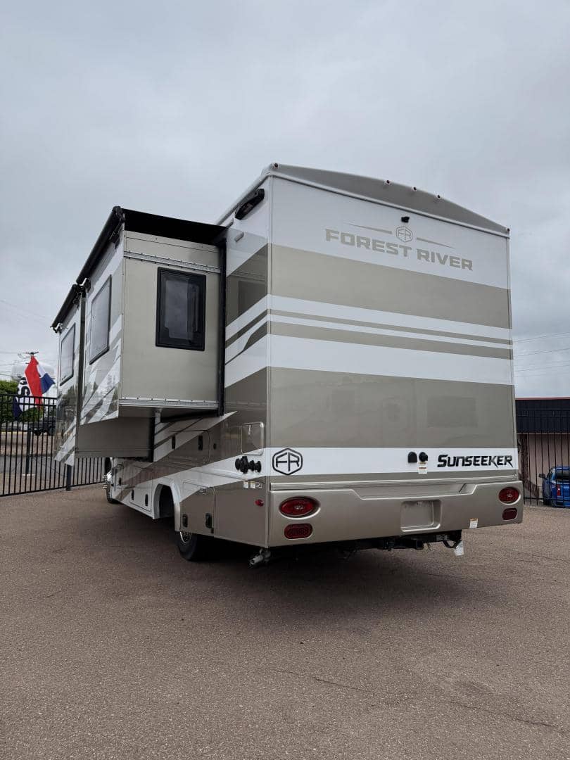 2025 Forest River RV 2025 Forest River RV Sunseeker - thumbnail 4