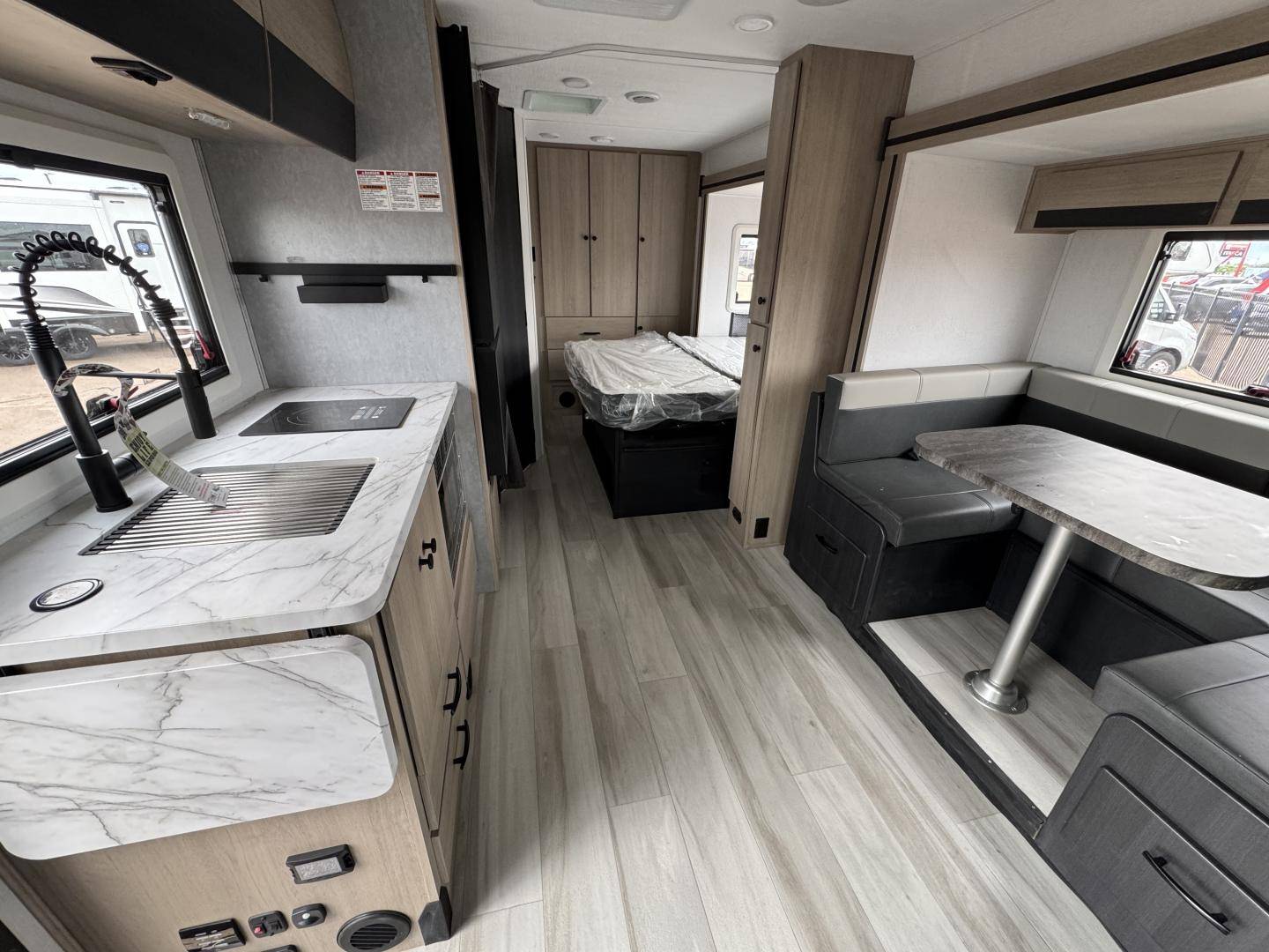 2025 Forest River RV 2025 Forest River RV Sunseeker - thumbnail 8