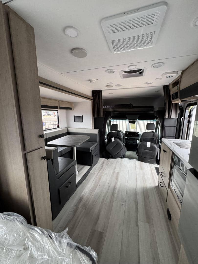 2025 Forest River RV 2025 Forest River RV Sunseeker - thumbnail 10