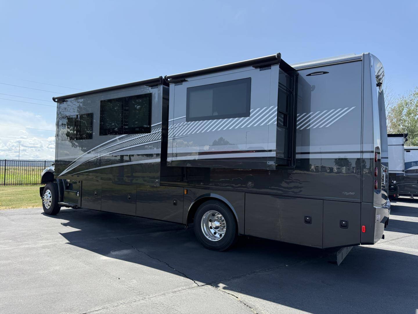 2026 Dynamax 2026 Dynamax Europa - thumbnail 5