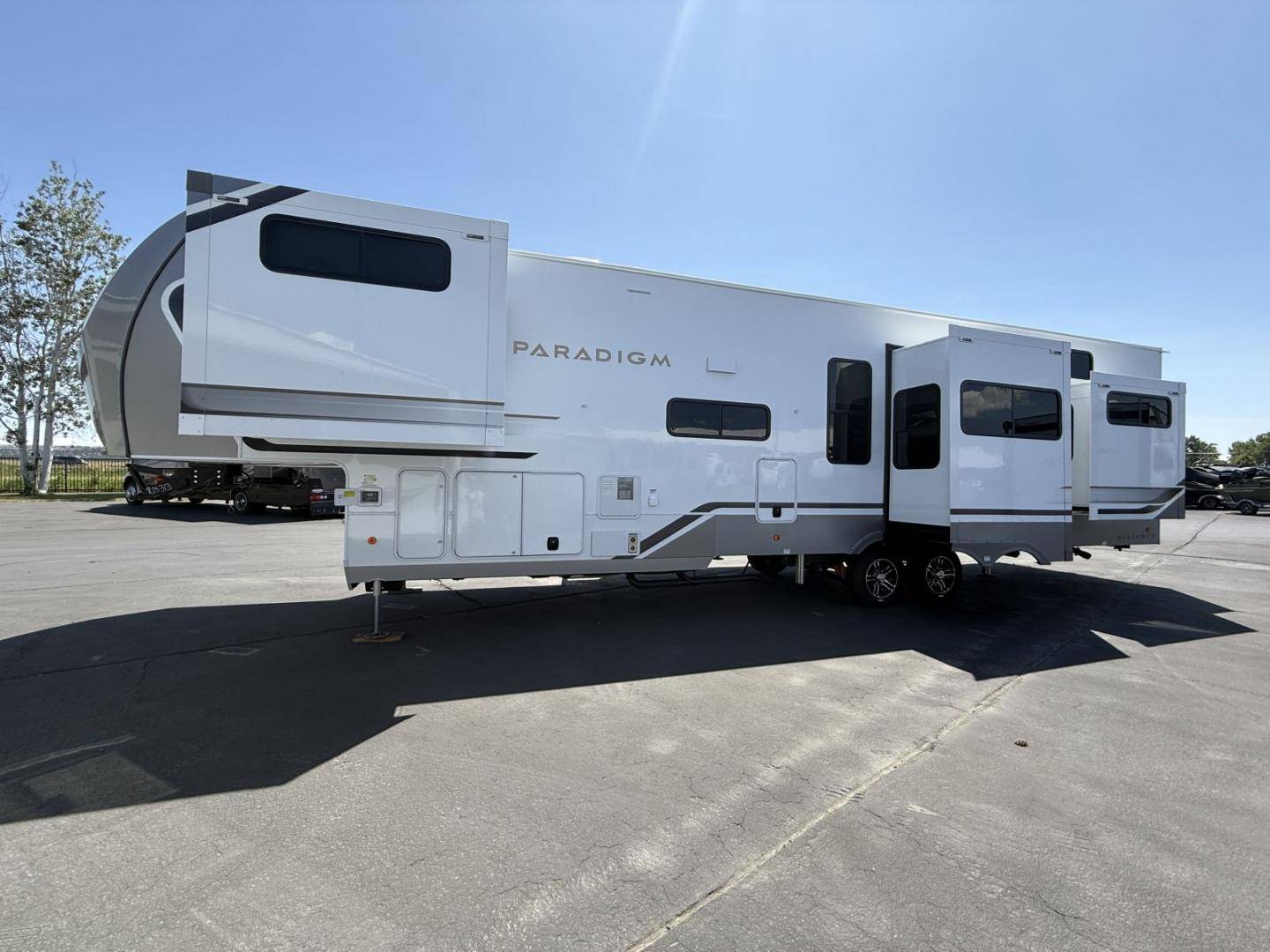 2026 Alliance RV 2026 Alliance RV Paradigm - thumbnail 3
