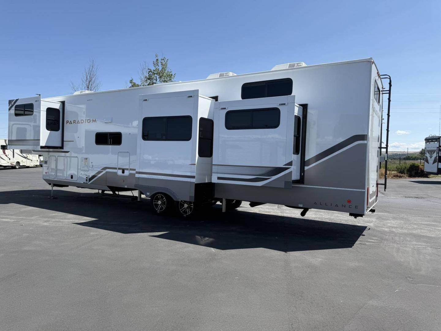 2026 Alliance RV 2026 Alliance RV Paradigm - thumbnail 4