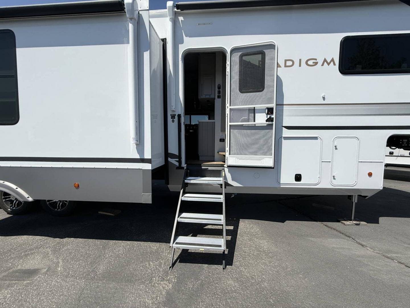 2026 Alliance RV 2026 Alliance RV Paradigm - thumbnail 16