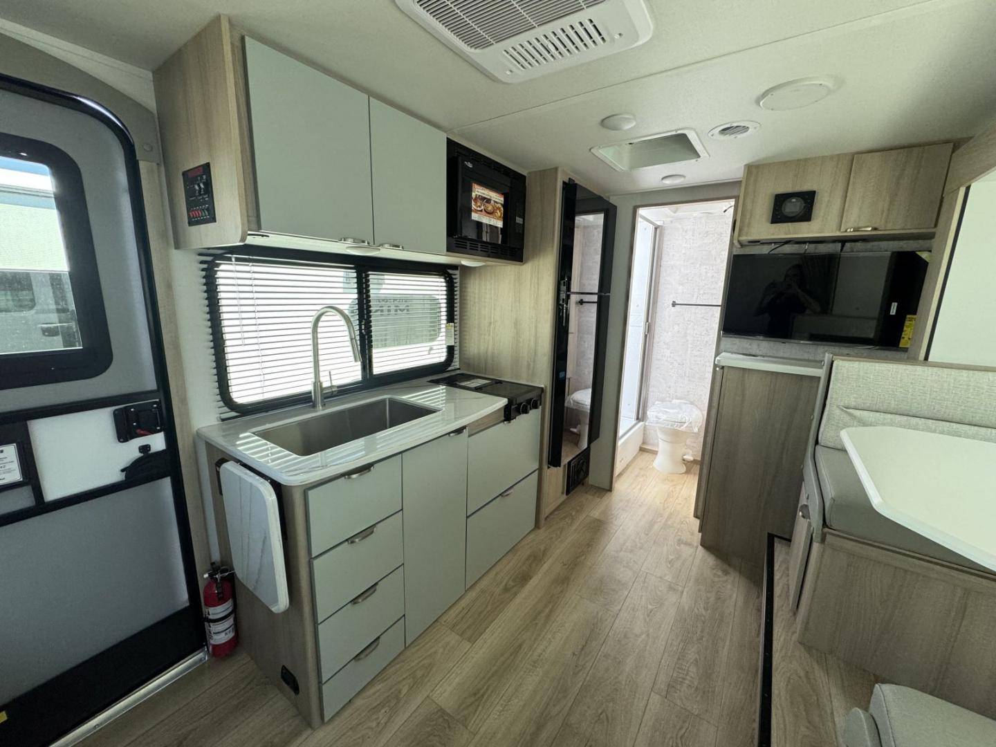 2025 Winnebago 2025 Winnebago Micro - thumbnail 7