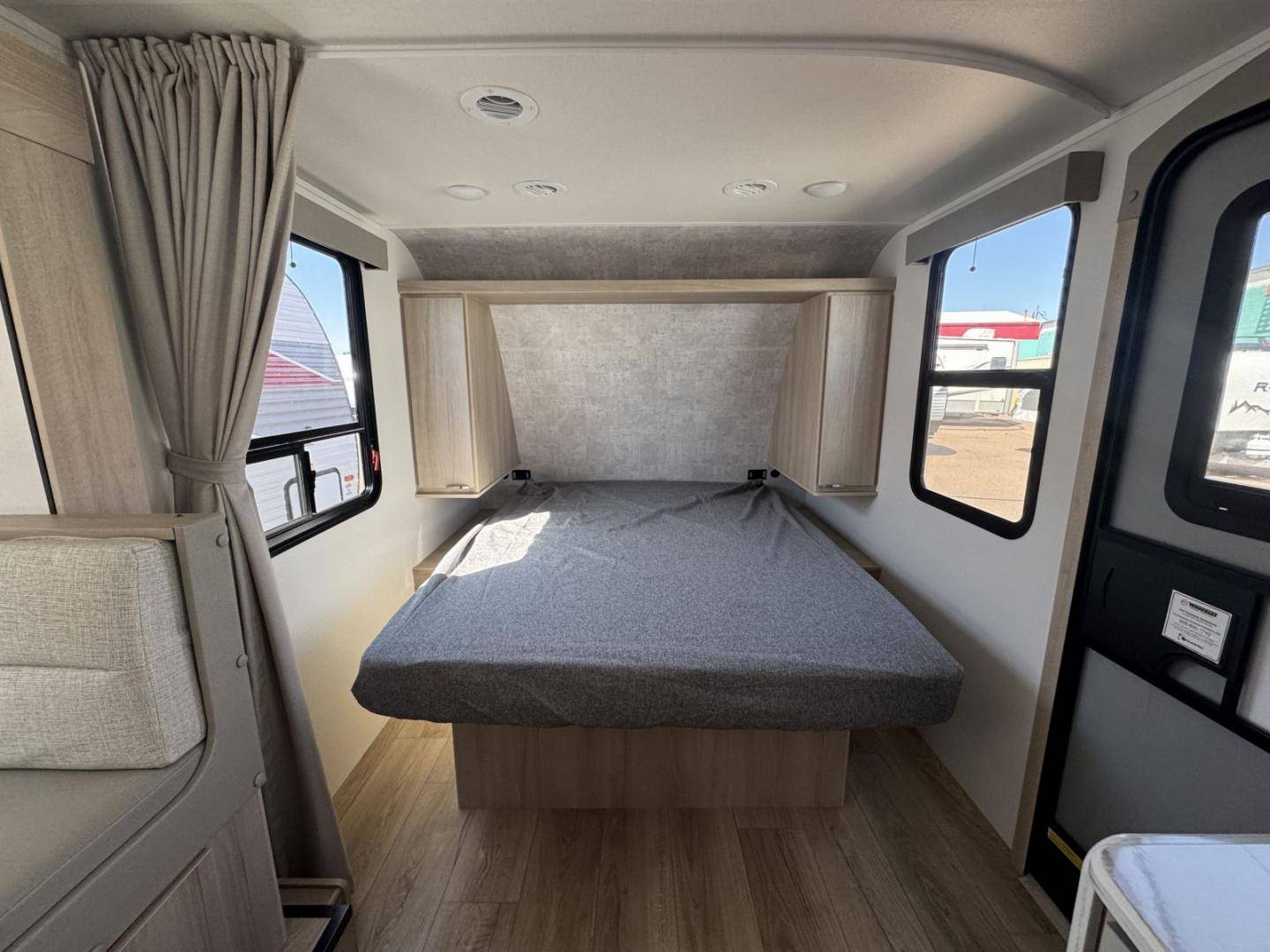 2025 Winnebago 2025 Winnebago Micro - thumbnail 8