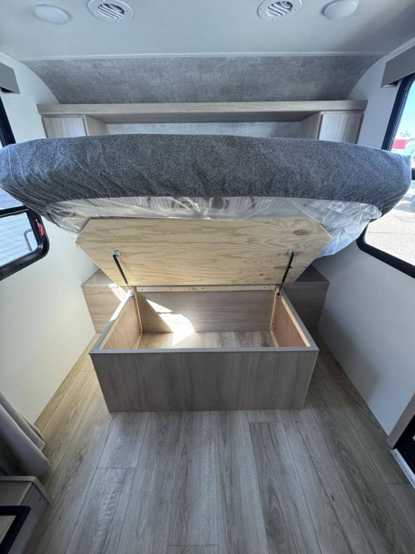 2025 Winnebago 2025 Winnebago Micro - thumbnail 9