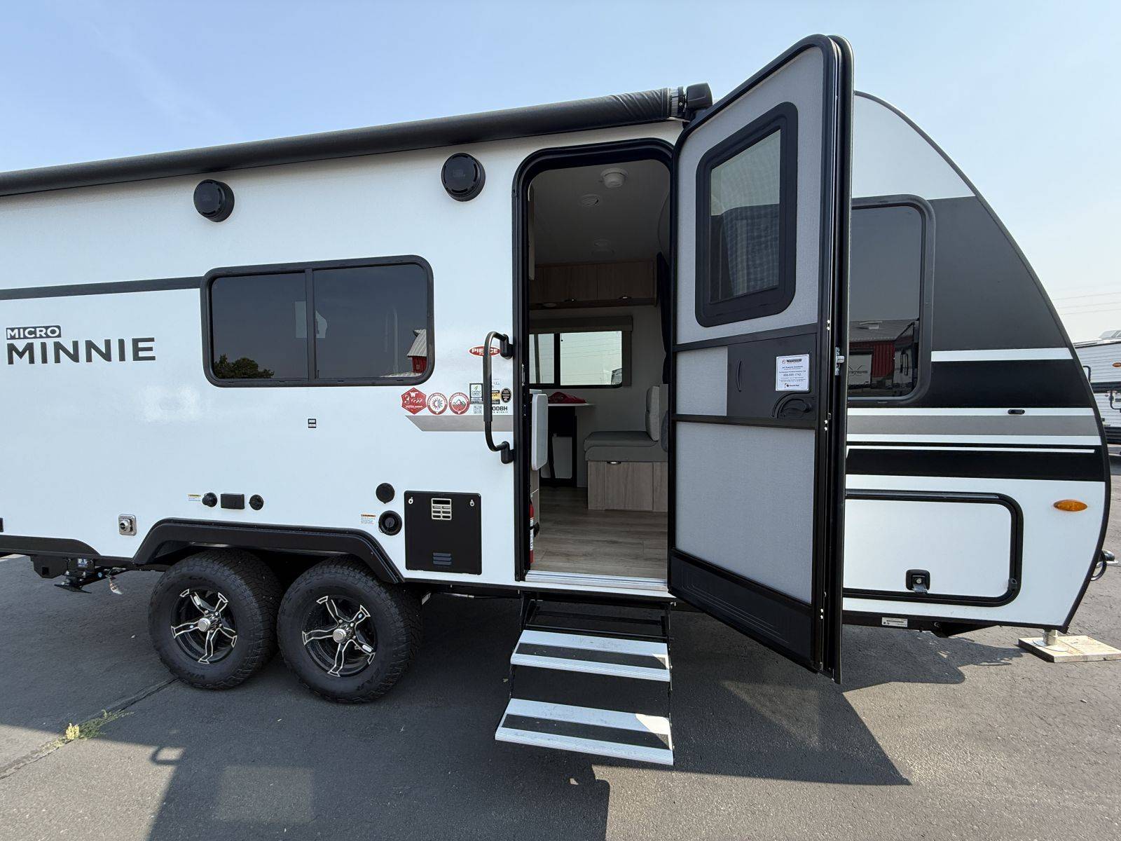 2025 Winnebago 2025 Winnebago Micro - thumbnail 10