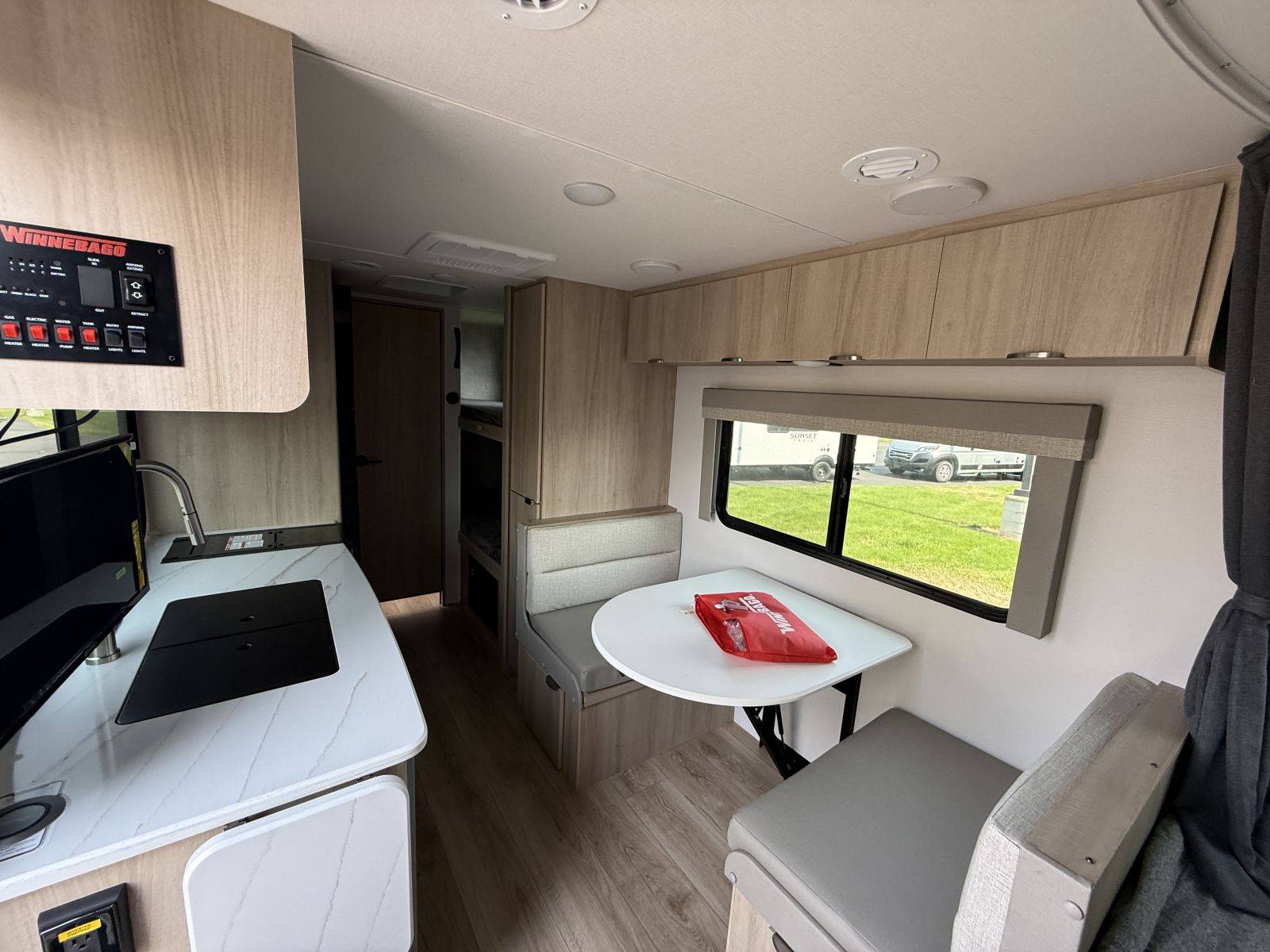 2025 Winnebago 2025 Winnebago Micro - thumbnail 12