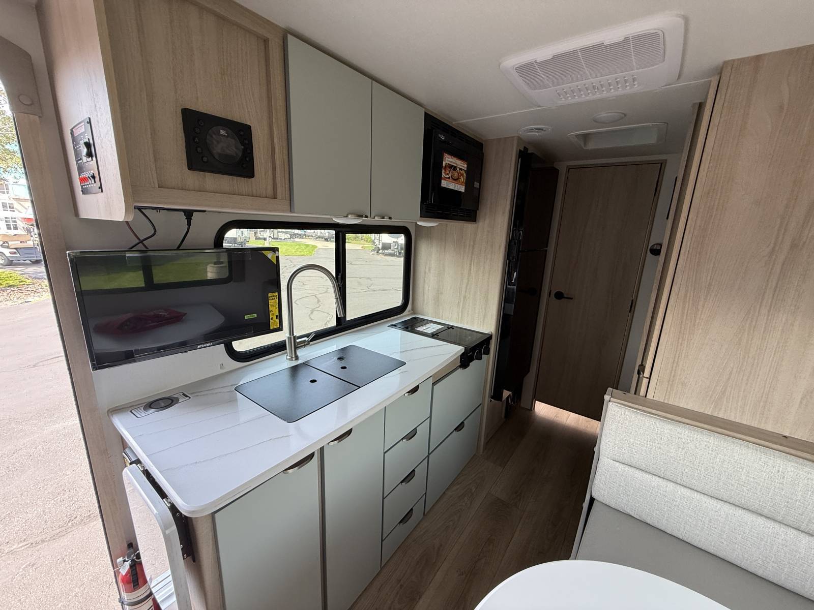 2025 Winnebago 2025 Winnebago Micro - thumbnail 13