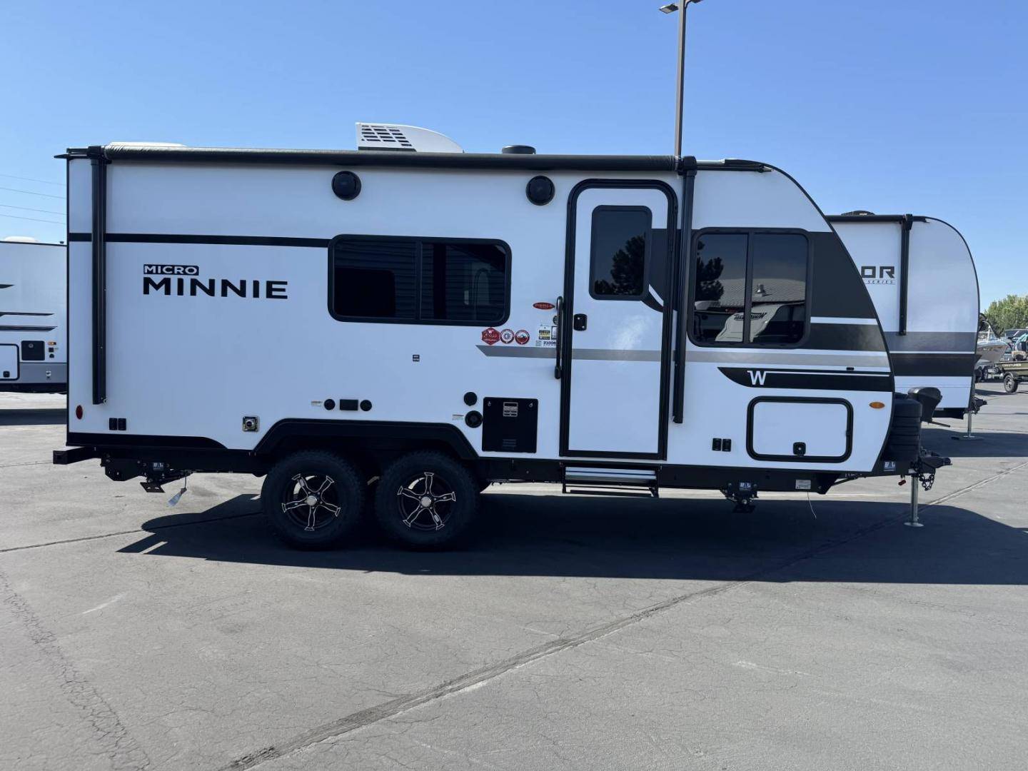 2025 Winnebago 2025 Winnebago Micro Minnie - thumbnail 3