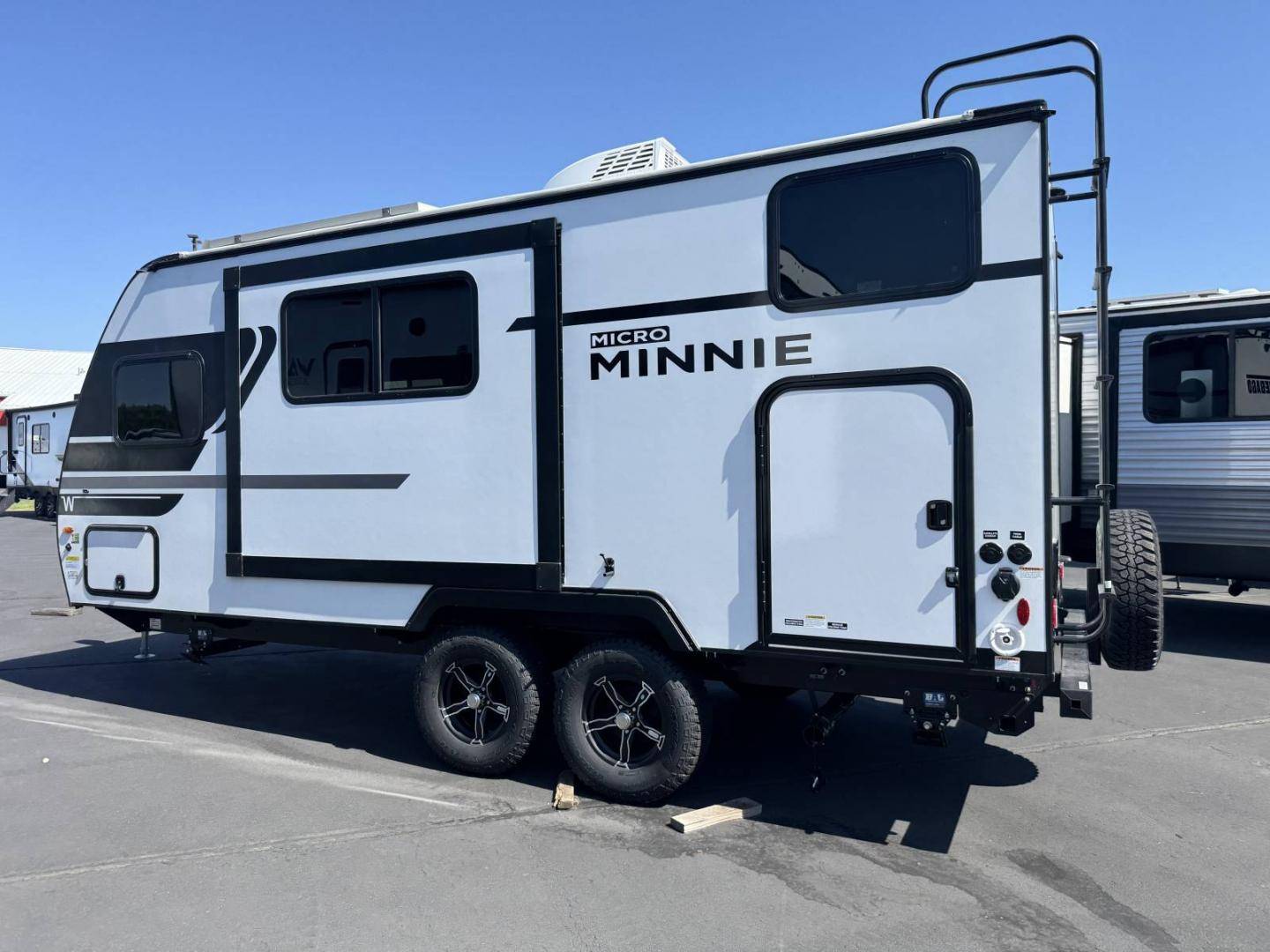 2025 Winnebago 2025 Winnebago Micro Minnie - thumbnail 5