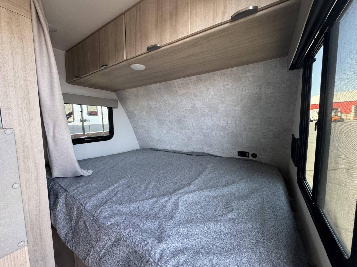 2025 Winnebago 2025 Winnebago Micro Minnie - thumbnail 13