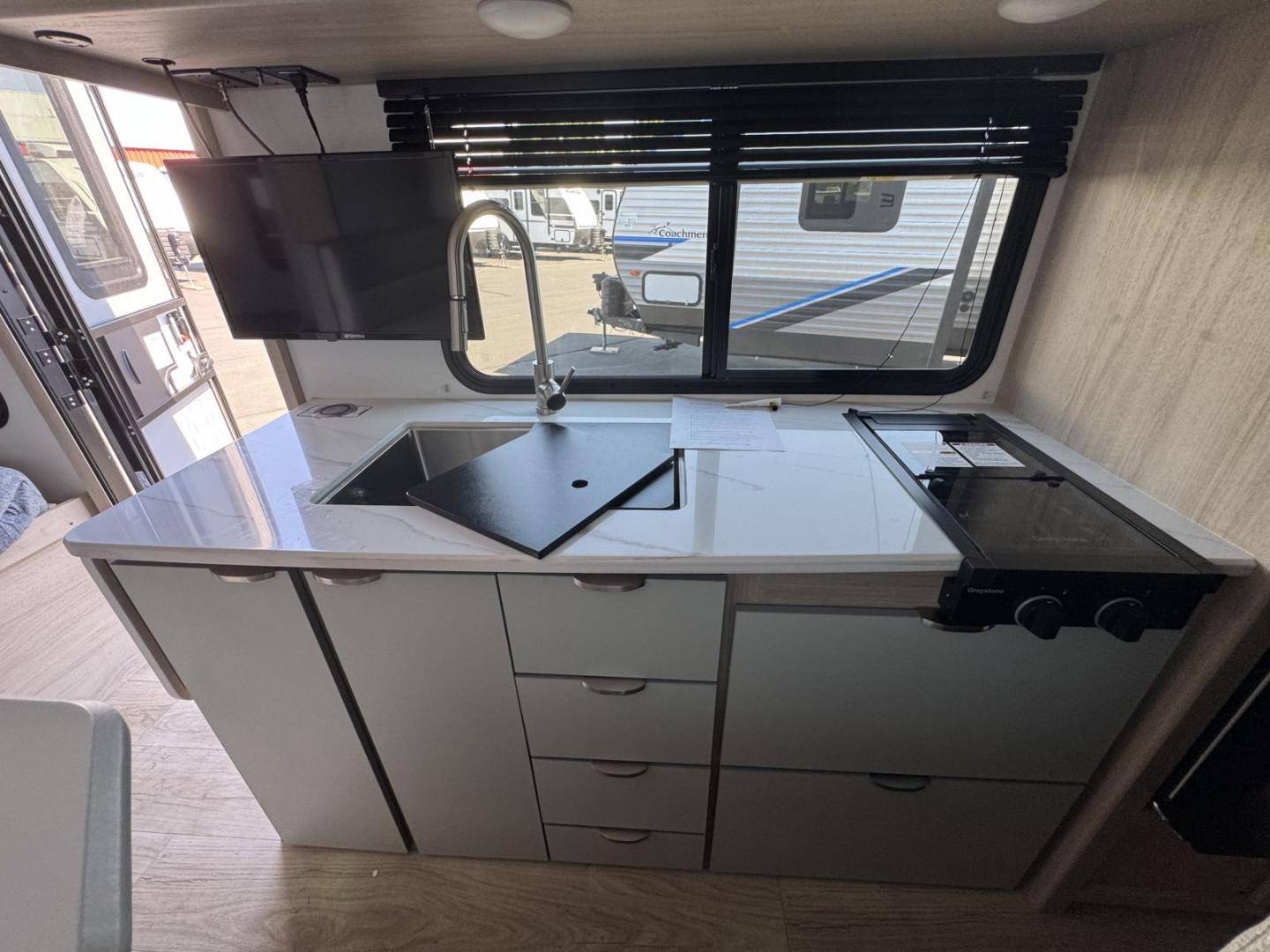 2025 Winnebago 2025 Winnebago Micro Minnie - thumbnail 17