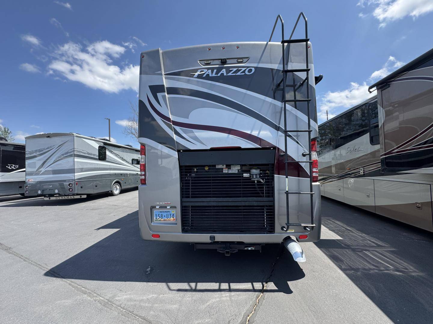 2022 Thor Motor Coach 2022 Thor Motor Coach Palazzo - thumbnail 4