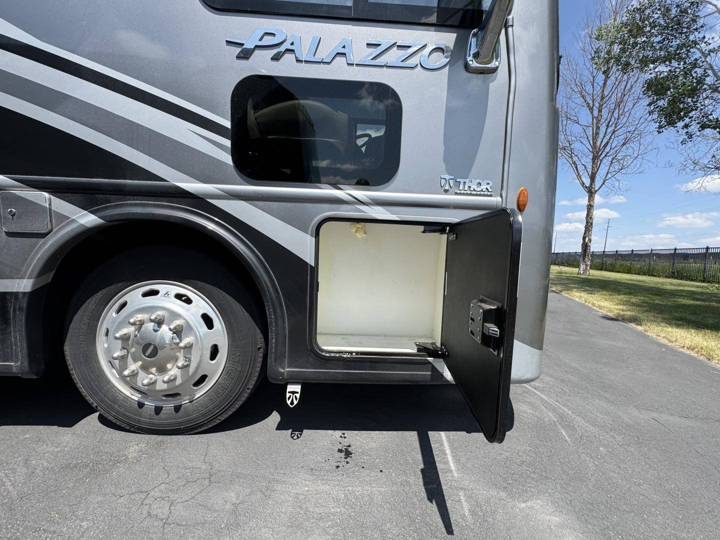 2022 Thor Motor Coach 2022 Thor Motor Coach Palazzo - thumbnail 10