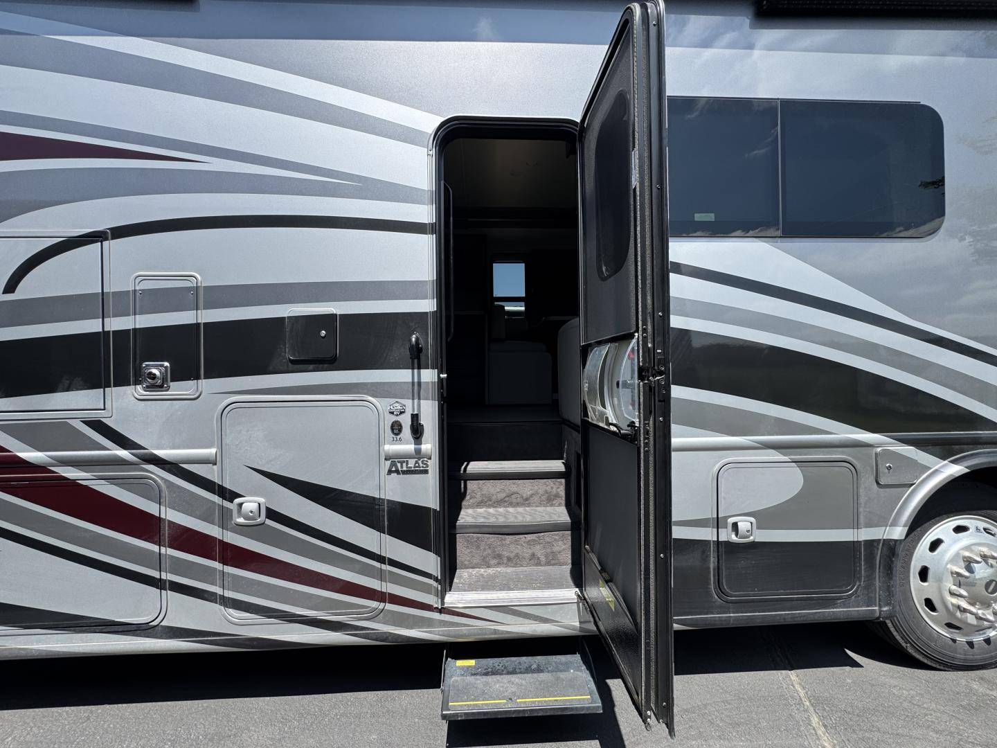 2022 Thor Motor Coach 2022 Thor Motor Coach Palazzo - thumbnail 15