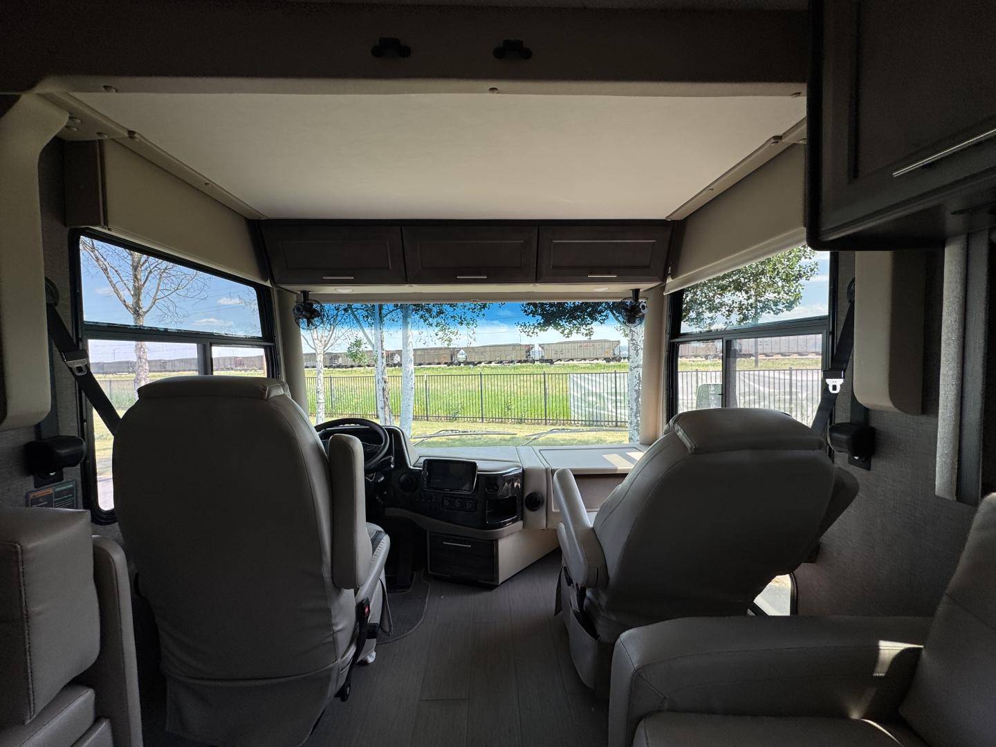 2022 Thor Motor Coach 2022 Thor Motor Coach Palazzo - thumbnail 17