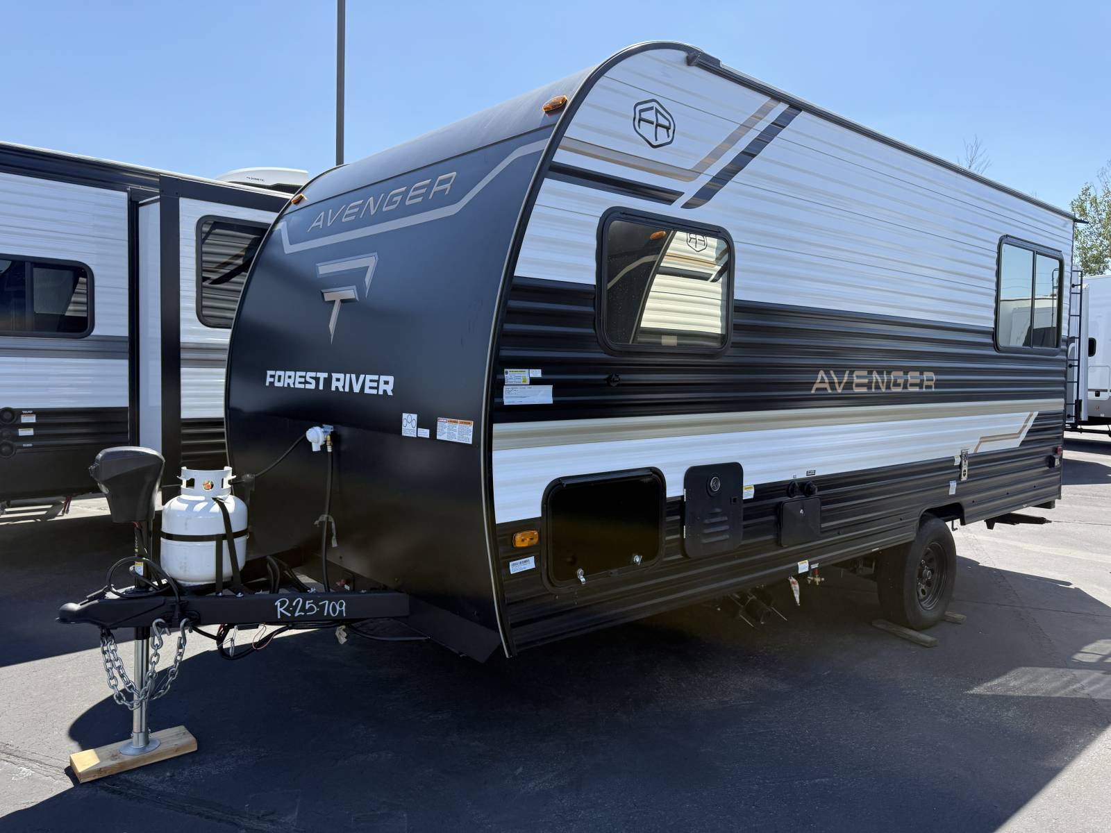 2026 Prime Time RV 2026 Prime Time RV Avenger - thumbnail 1