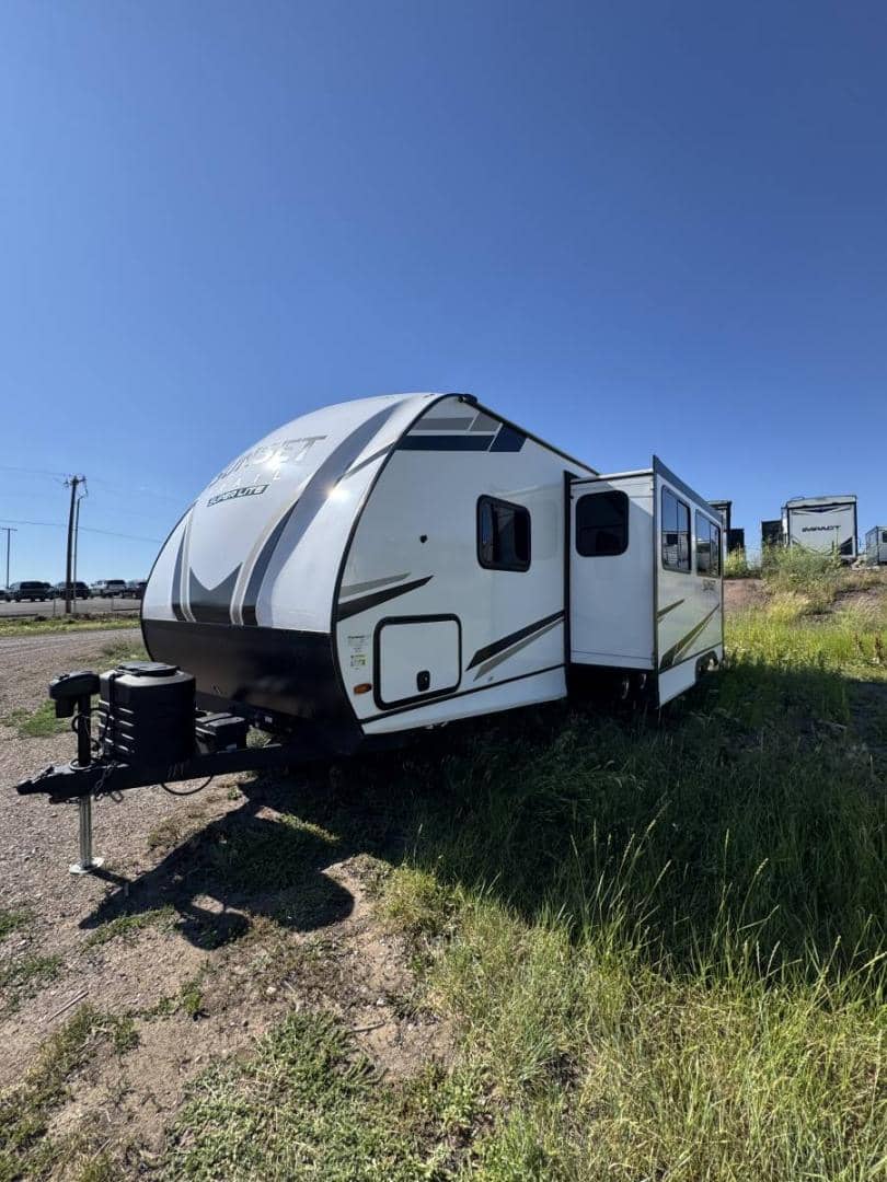 2023 CrossRoads RV 2023 CrossRoads RV Sunset Trail - thumbnail 3