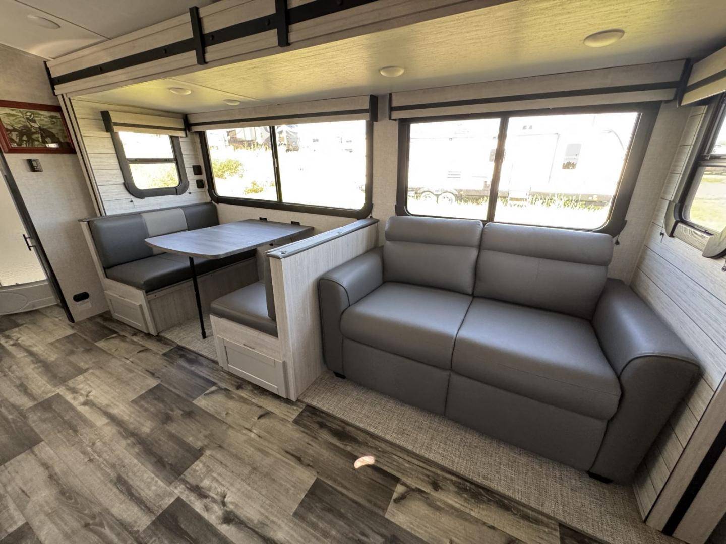 2023 CrossRoads RV 2023 CrossRoads RV Sunset Trail - thumbnail 8