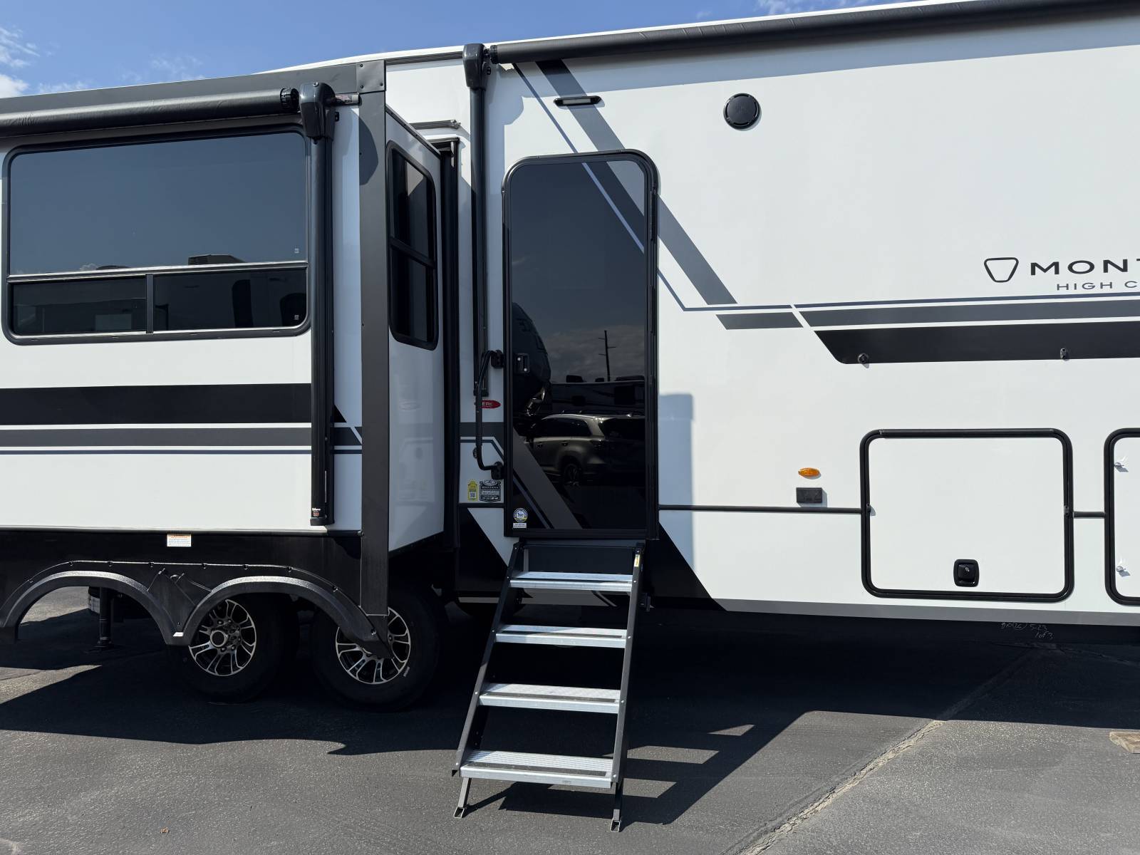 2026 Keystone RV 2026 Keystone RV Montana High Country - thumbnail 11