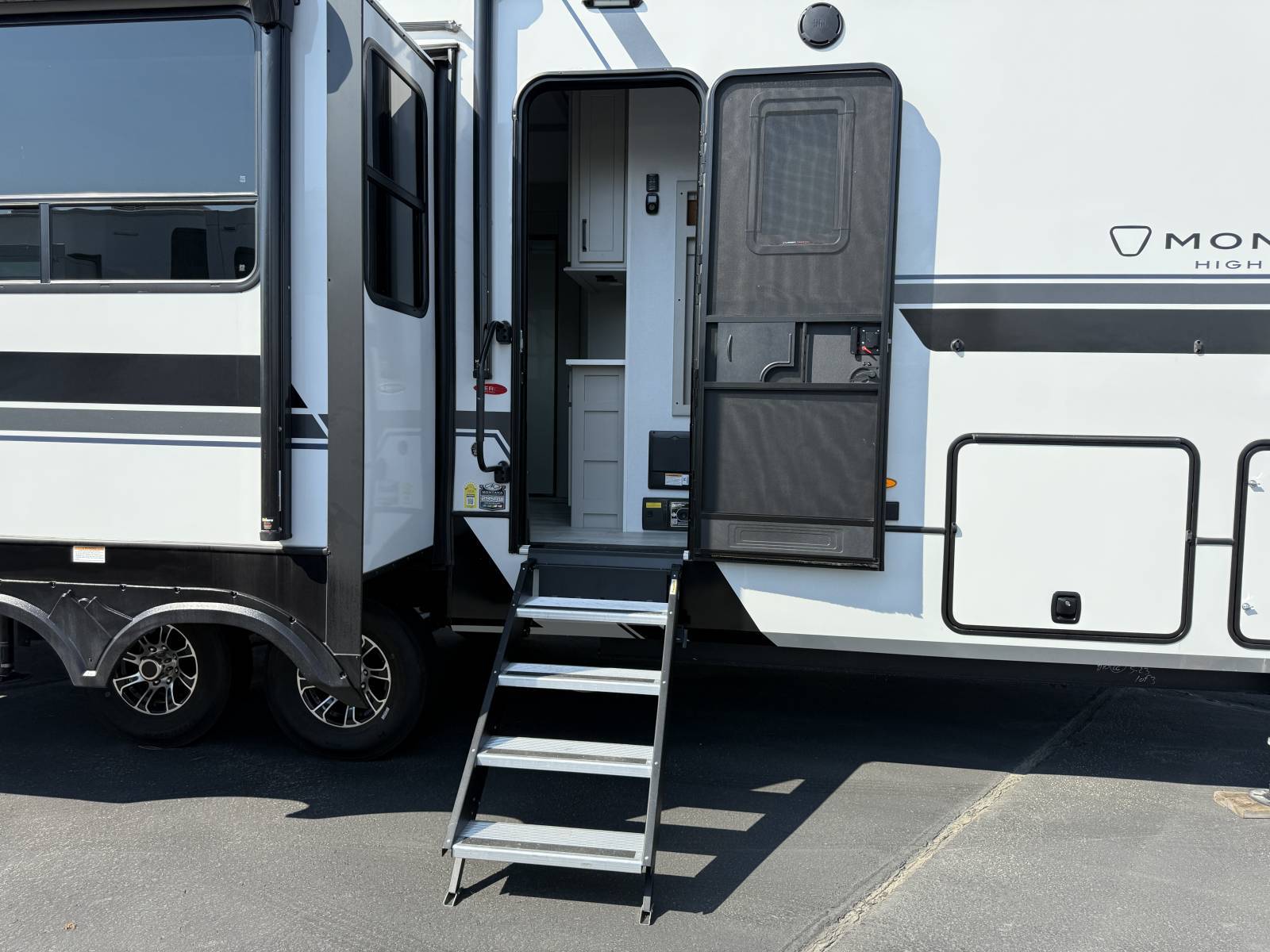 2026 Keystone RV 2026 Keystone RV Montana High Country - thumbnail 12