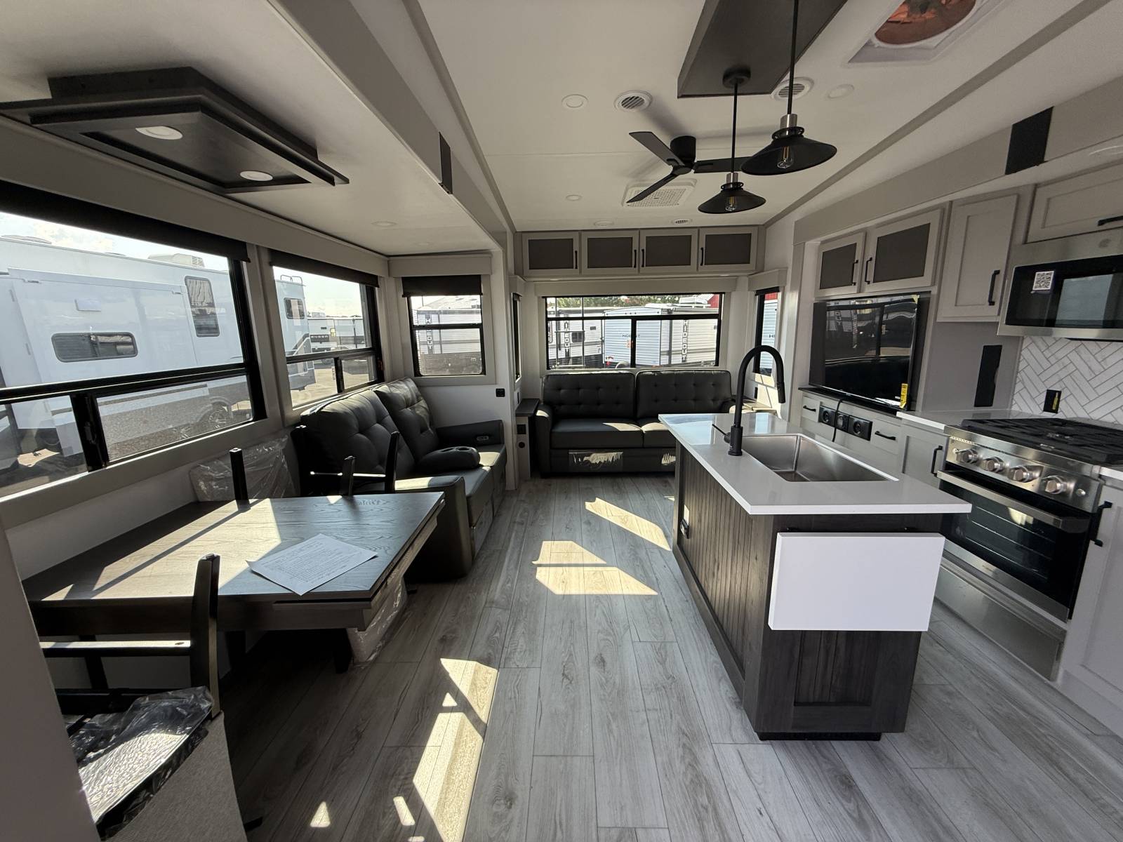 2026 Keystone RV 2026 Keystone RV Montana High Country - thumbnail 14