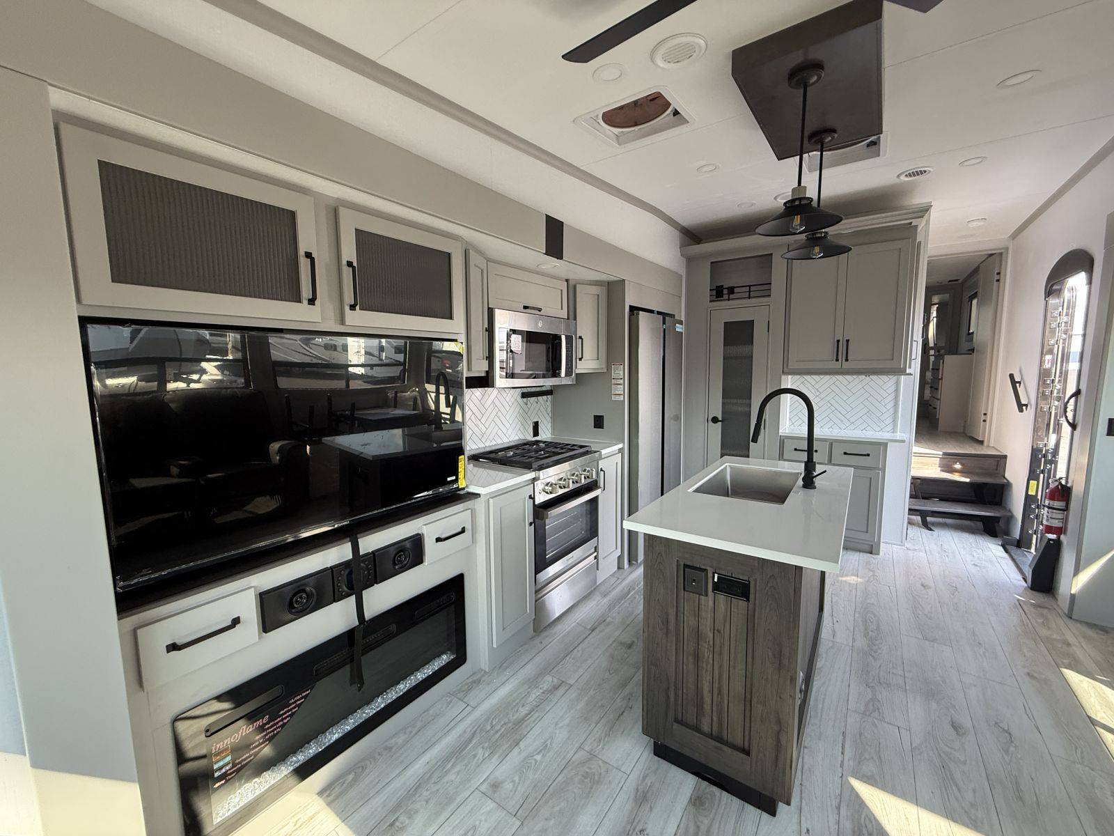 2026 Keystone RV 2026 Keystone RV Montana High Country - thumbnail 17