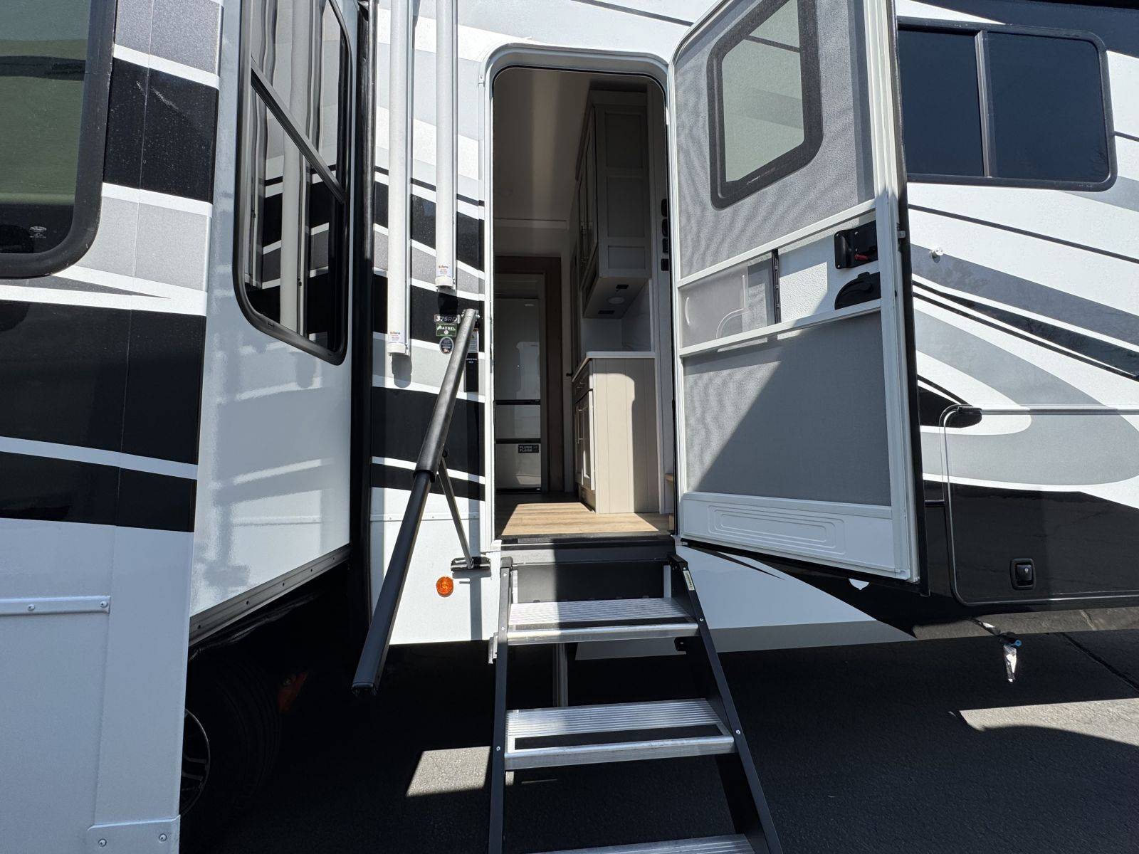 2026 Alliance RV 2026 Alliance RV Paradigm - thumbnail 9