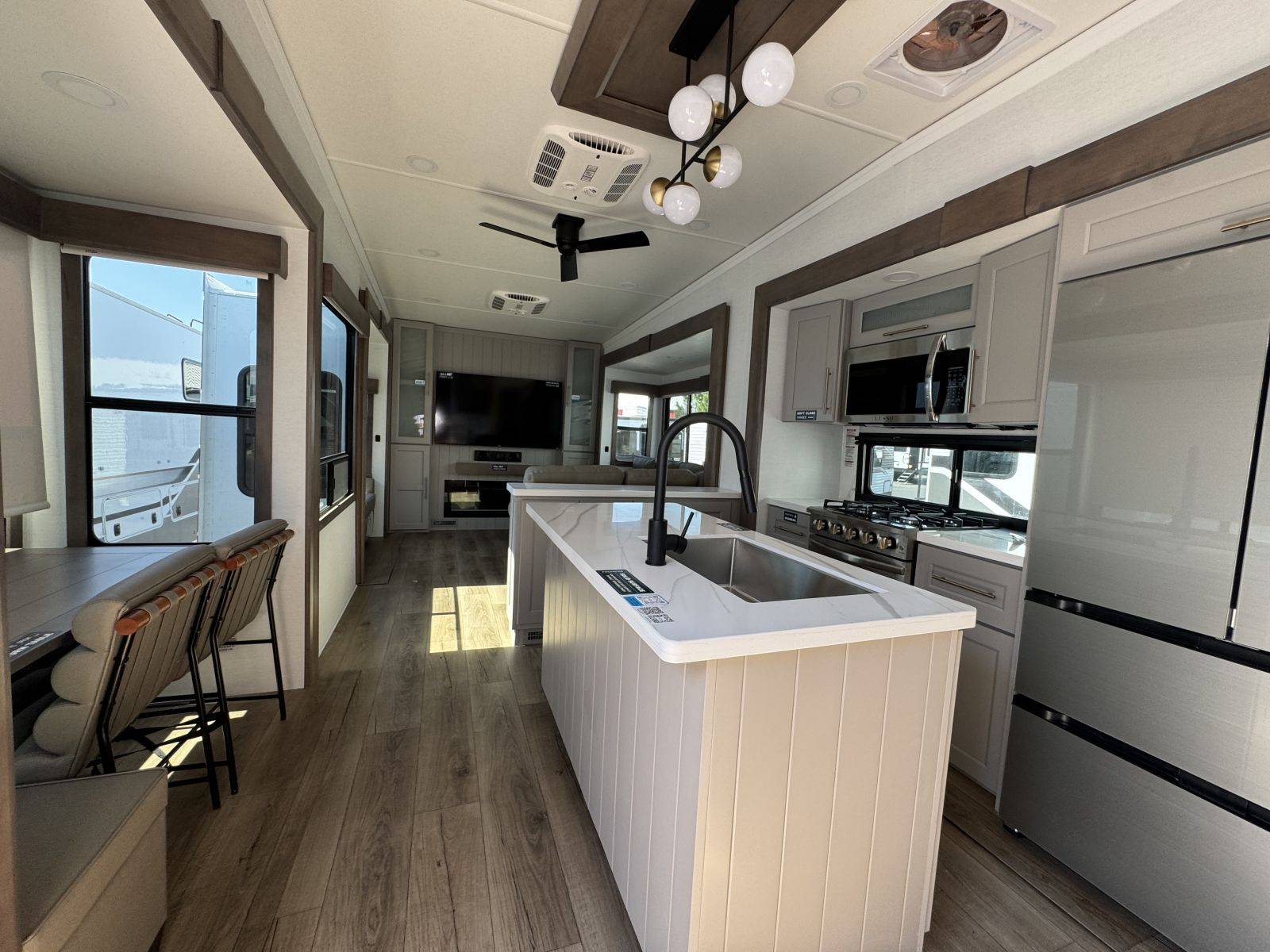 2026 Alliance RV 2026 Alliance RV Paradigm - thumbnail 11