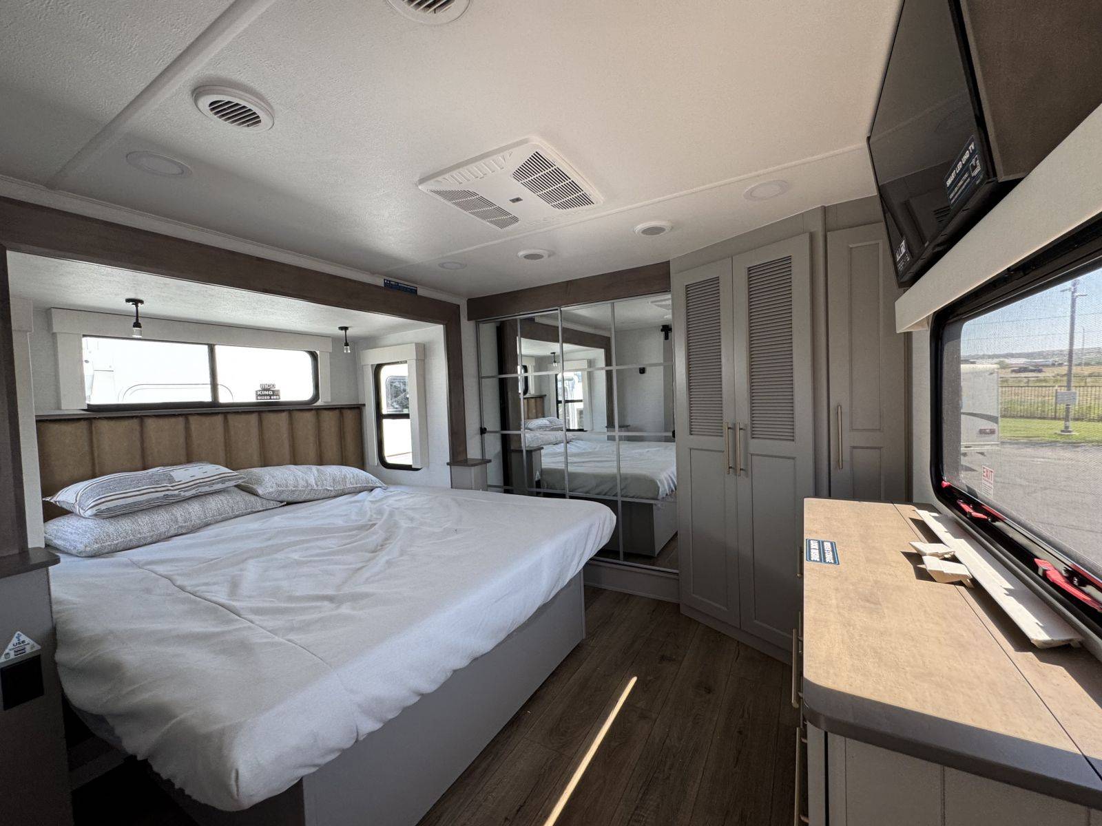 2026 Alliance RV 2026 Alliance RV Paradigm - thumbnail 17