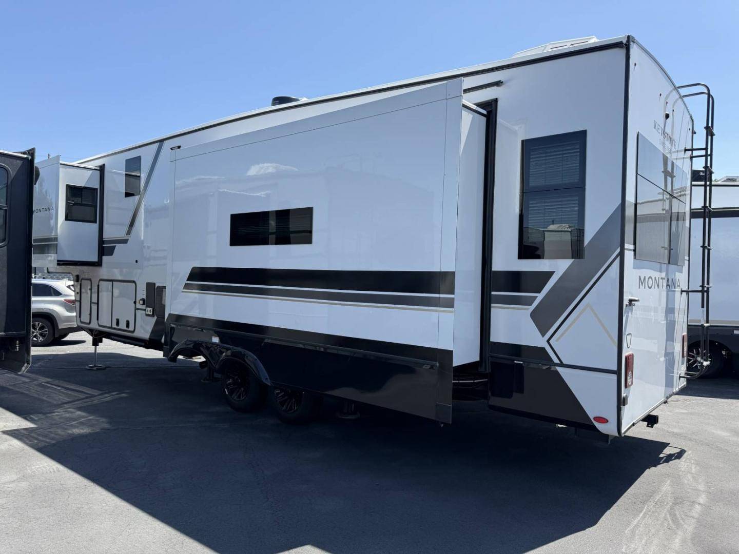 2026 Keystone RV 2026 Keystone RV Montana - thumbnail 2