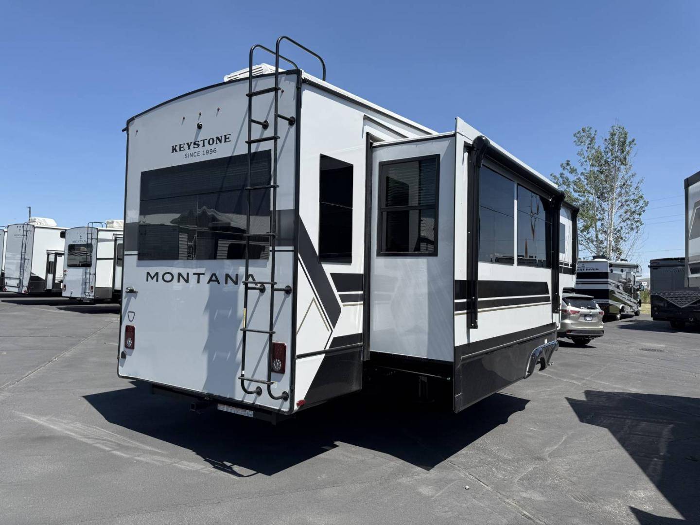 2026 Keystone RV 2026 Keystone RV Montana - thumbnail 3