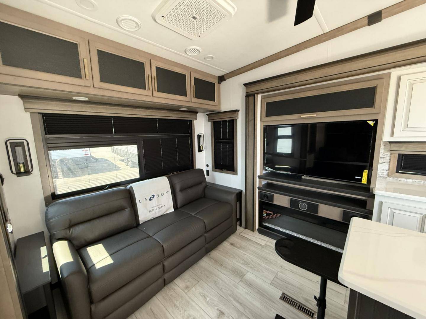 2026 Keystone RV 2026 Keystone RV Montana - thumbnail 15