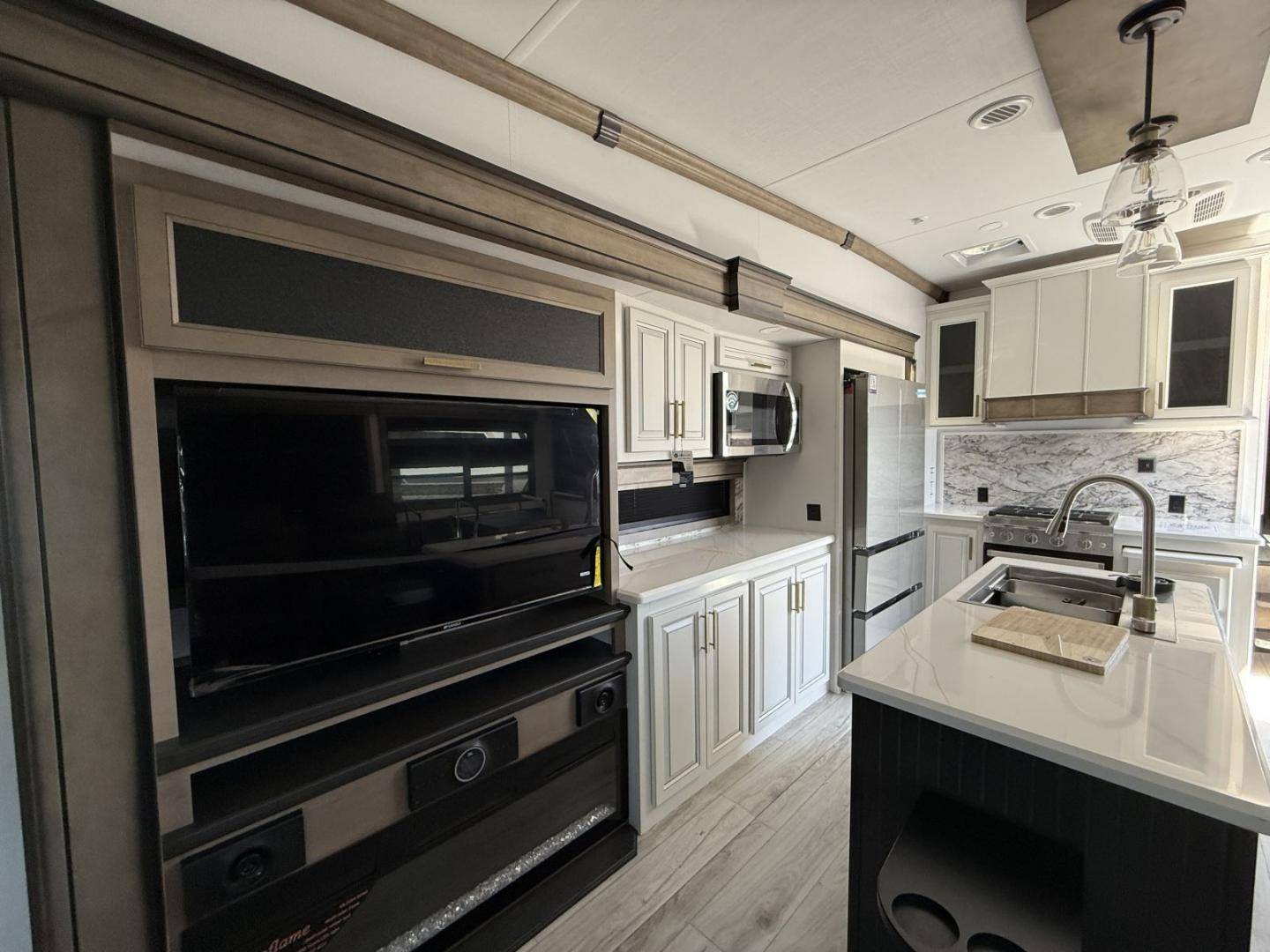 2026 Keystone RV 2026 Keystone RV Montana - thumbnail 16