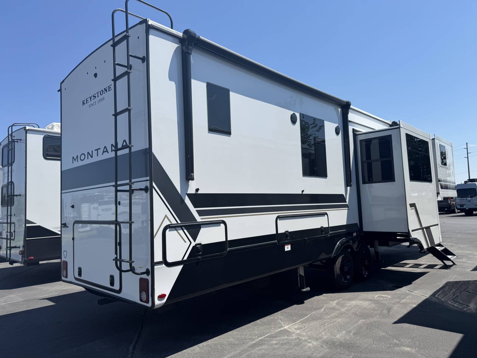 2026 Keystone RV 2026 Keystone RV Montana - thumbnail 3