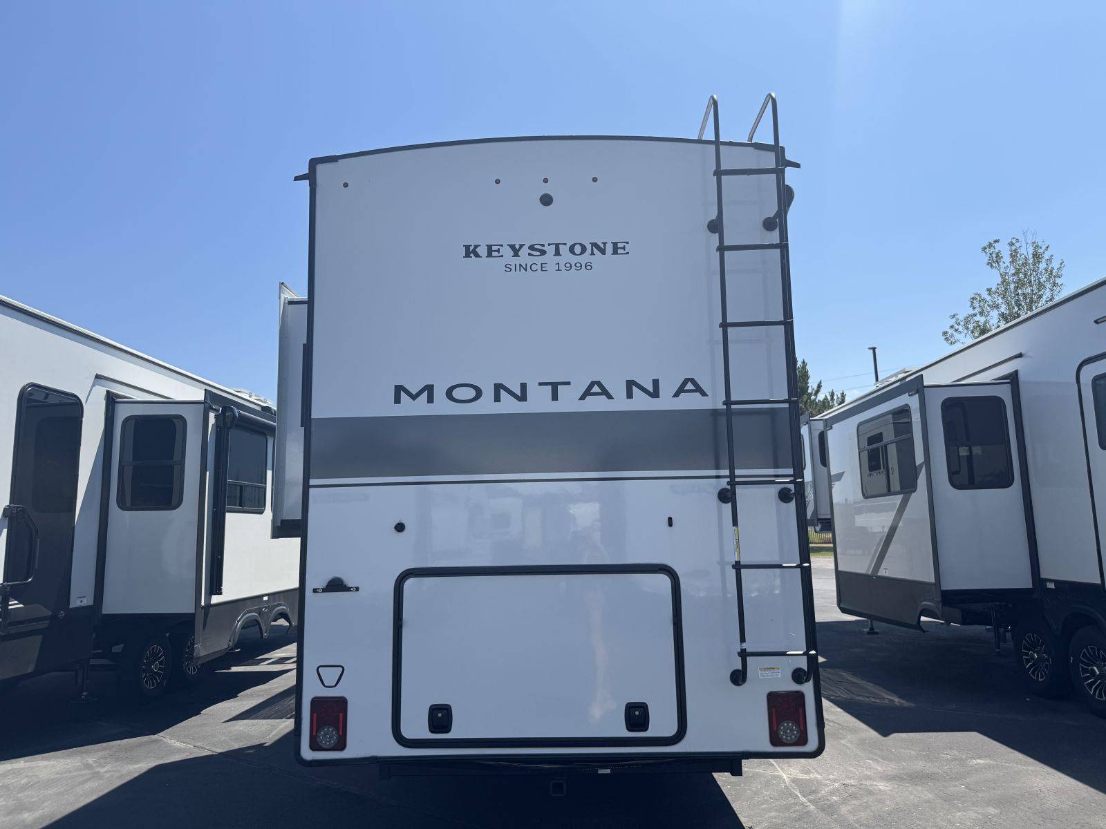 2026 Keystone RV 2026 Keystone RV Montana - thumbnail 4