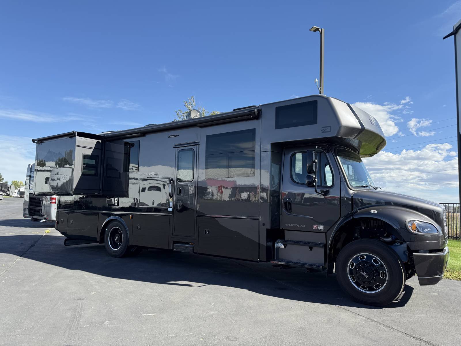 2026 Dynamax 2026 Dynamax Europa - thumbnail 3