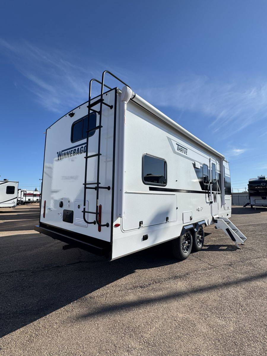 2026 Winnebago 2026 Winnebago Thrive - thumbnail 5