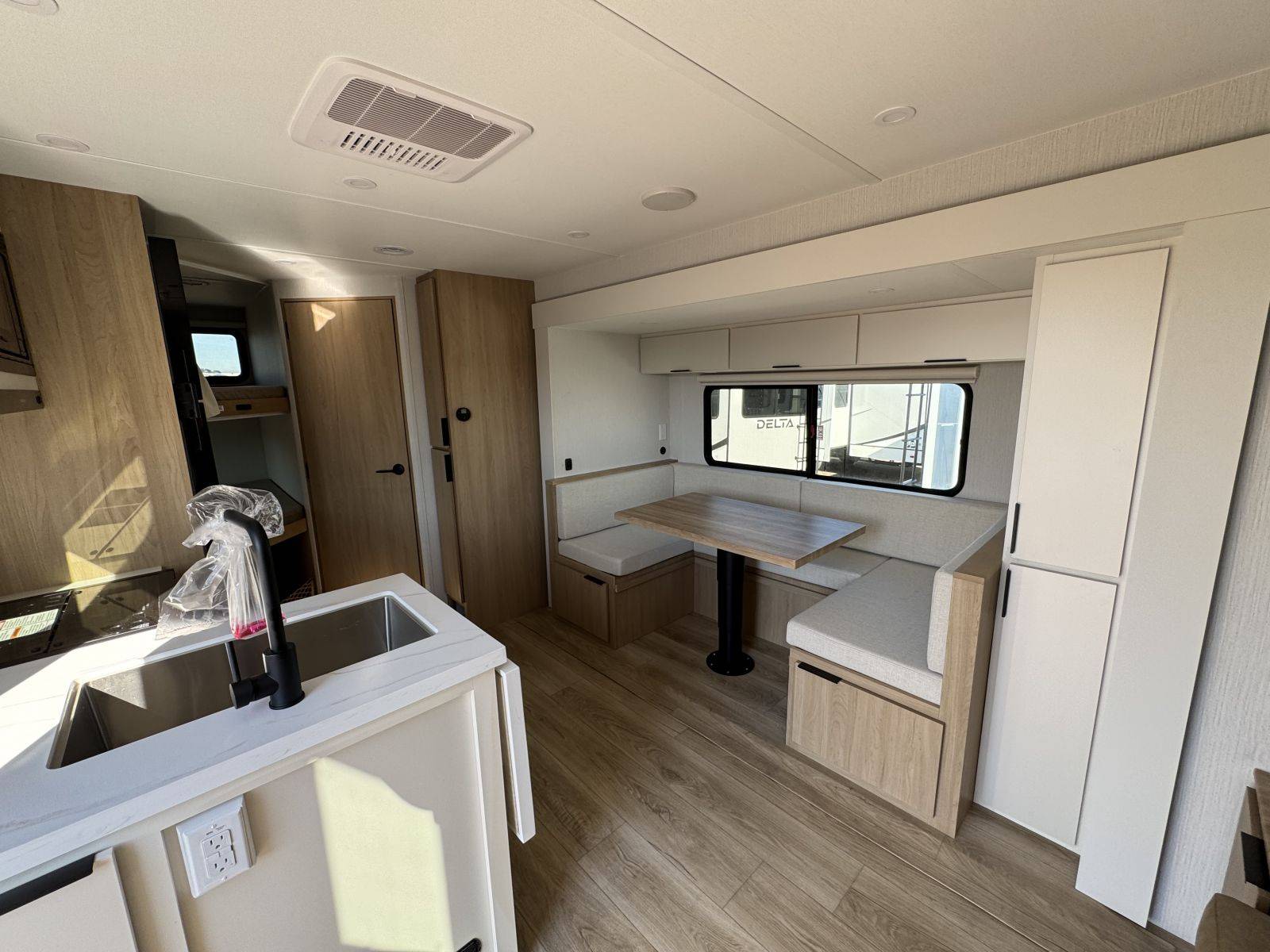 2026 Winnebago 2026 Winnebago Thrive - thumbnail 8