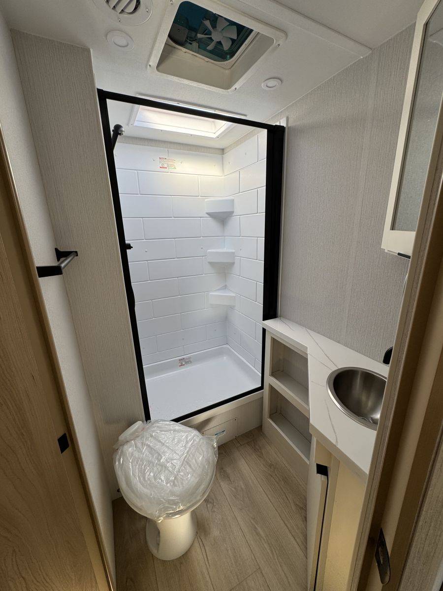 2026 Winnebago 2026 Winnebago Thrive - thumbnail 12